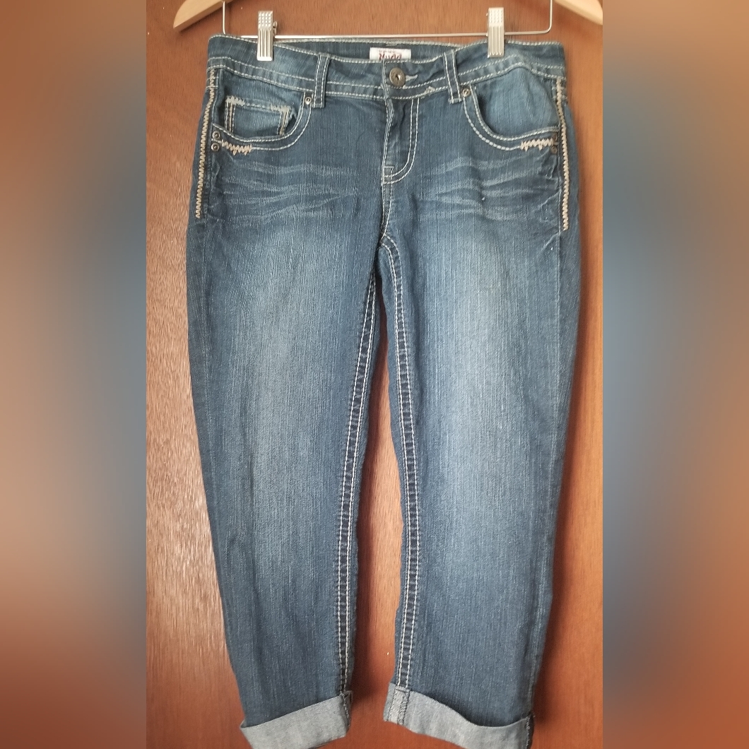 Mudd Cuffed Capri